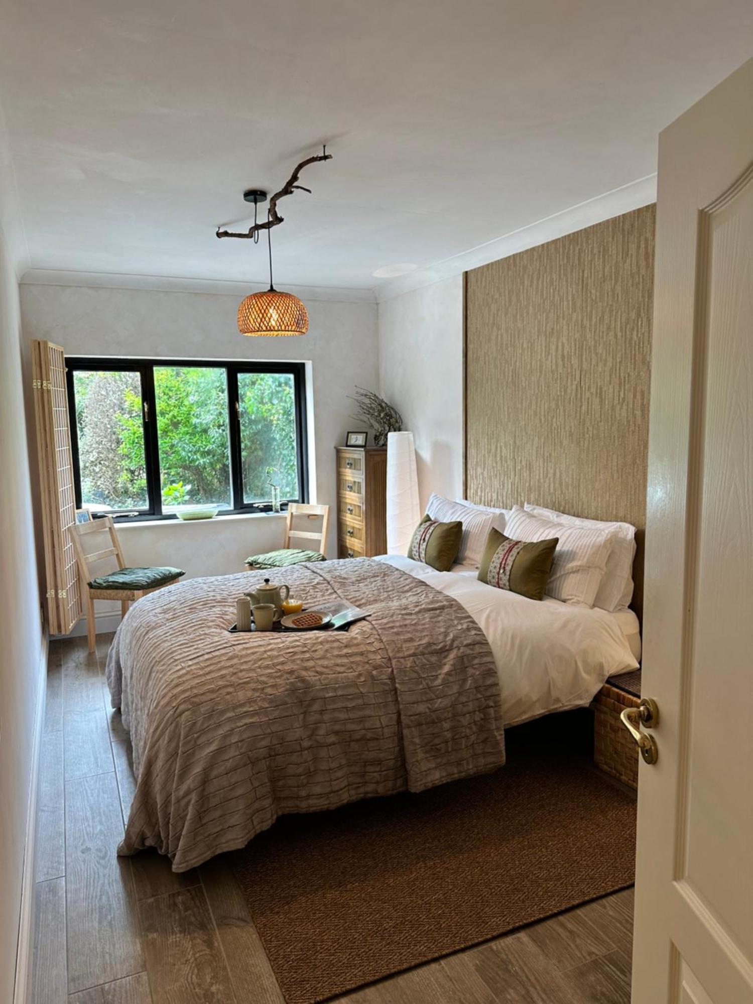 Holiday home The Wabi Sabi Sanctuary Official Japanese Style With Hot Tub Between Farnham And Hindhead *