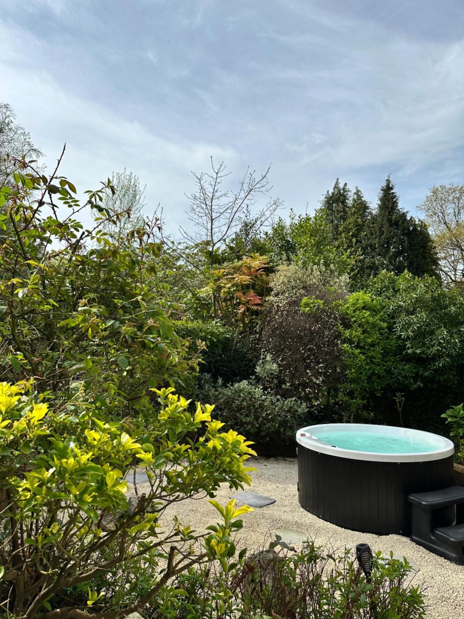 Holiday home The Wabi Sabi Sanctuary Official Japanese Style With Hot Tub Between Farnham And Hindhead